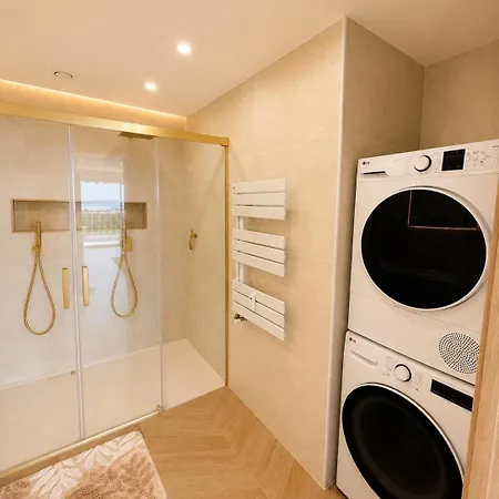 - 80 M2 Avec Piscine Et Terrasse